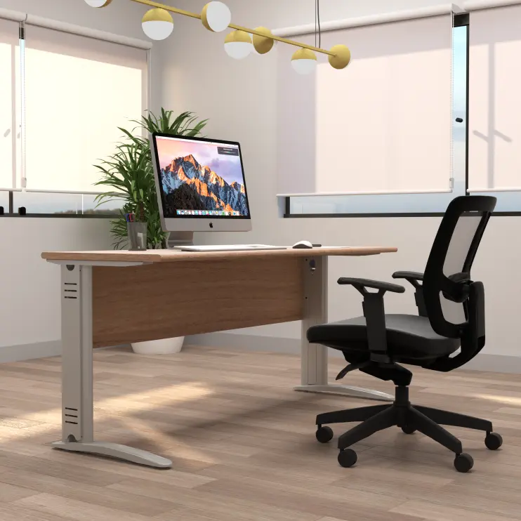 MESA RETA COM PÉ DE AÇO