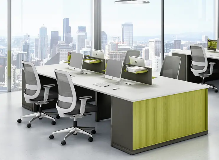 PLATAFORMA DE TRABALHO 4 LUGARES COM PÉ DE AÇO E ARMÁRIO NA PONTA