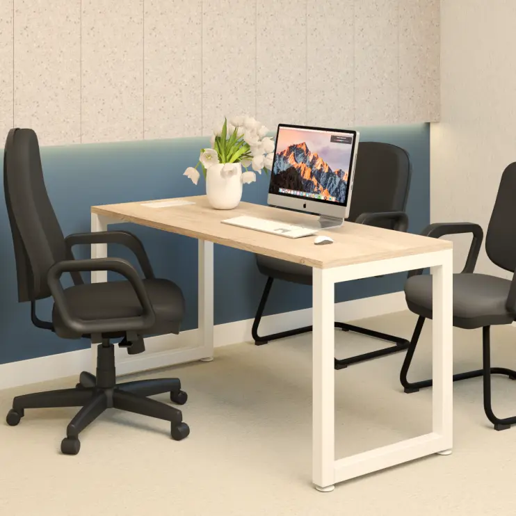 MESA RETA COM PÉ TUBULAR E CAIXA DE TOMADA